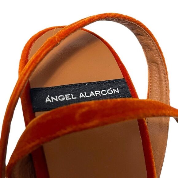 NWOT Anthropologie ANGEL ALARCON Velvet Puffy Ankle Strap Heels 41 - Picture 8 of 10